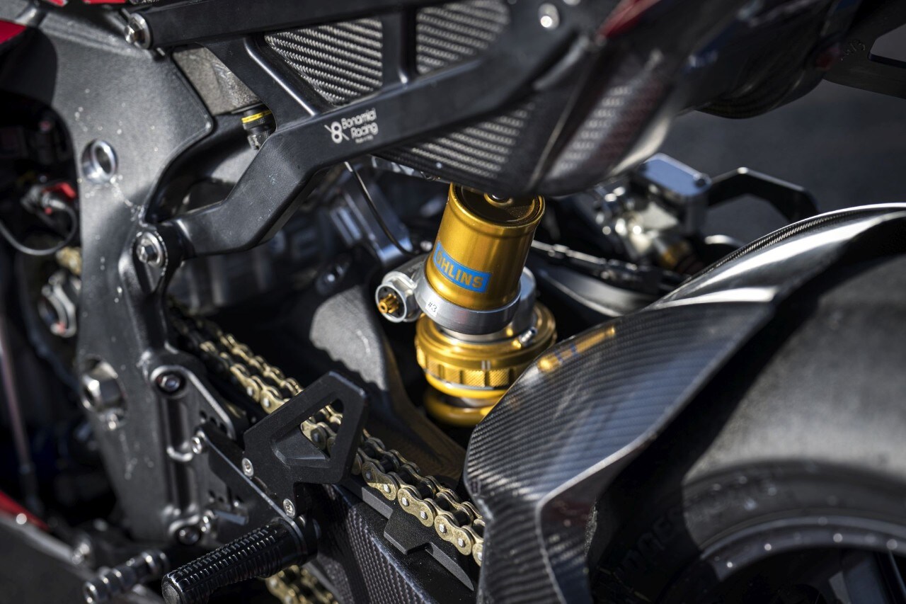 DueruoteTG #238 - Abbiamo guidato in pista la BMW che corre in SBK! 